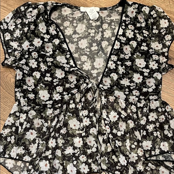 Full Tilt Black and White Floral Blouse - Picture 3 of 3